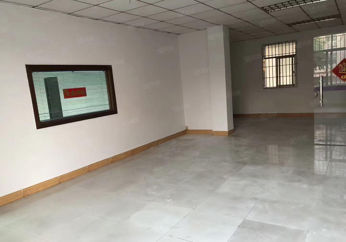 常平袁山贝工业区新出二楼1500平米，水电齐全，带现成装修！