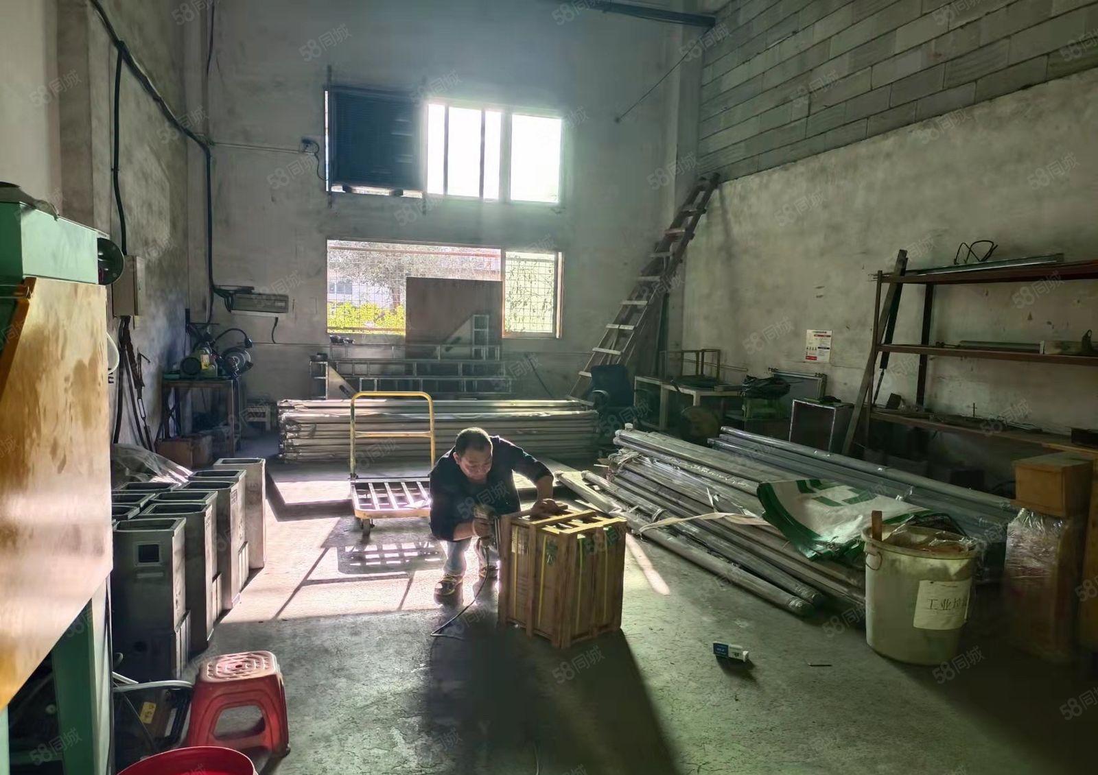 新出一楼工业园750平厂房出租仓库出租，可进大车