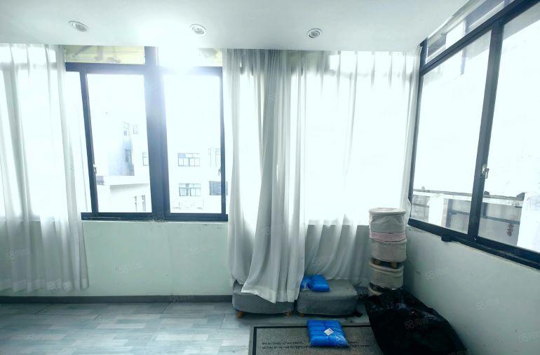 厚街园区办公室320平方，现成7个隔间，4200月