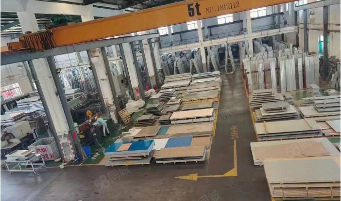 原房东单一层钢构厂房650平方米招租，水电齐全，中间没柱子