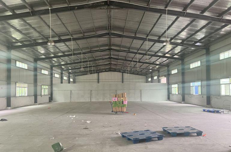 厚街新出原房东独院厂房出租，空地超大周边没居民。可做小污染