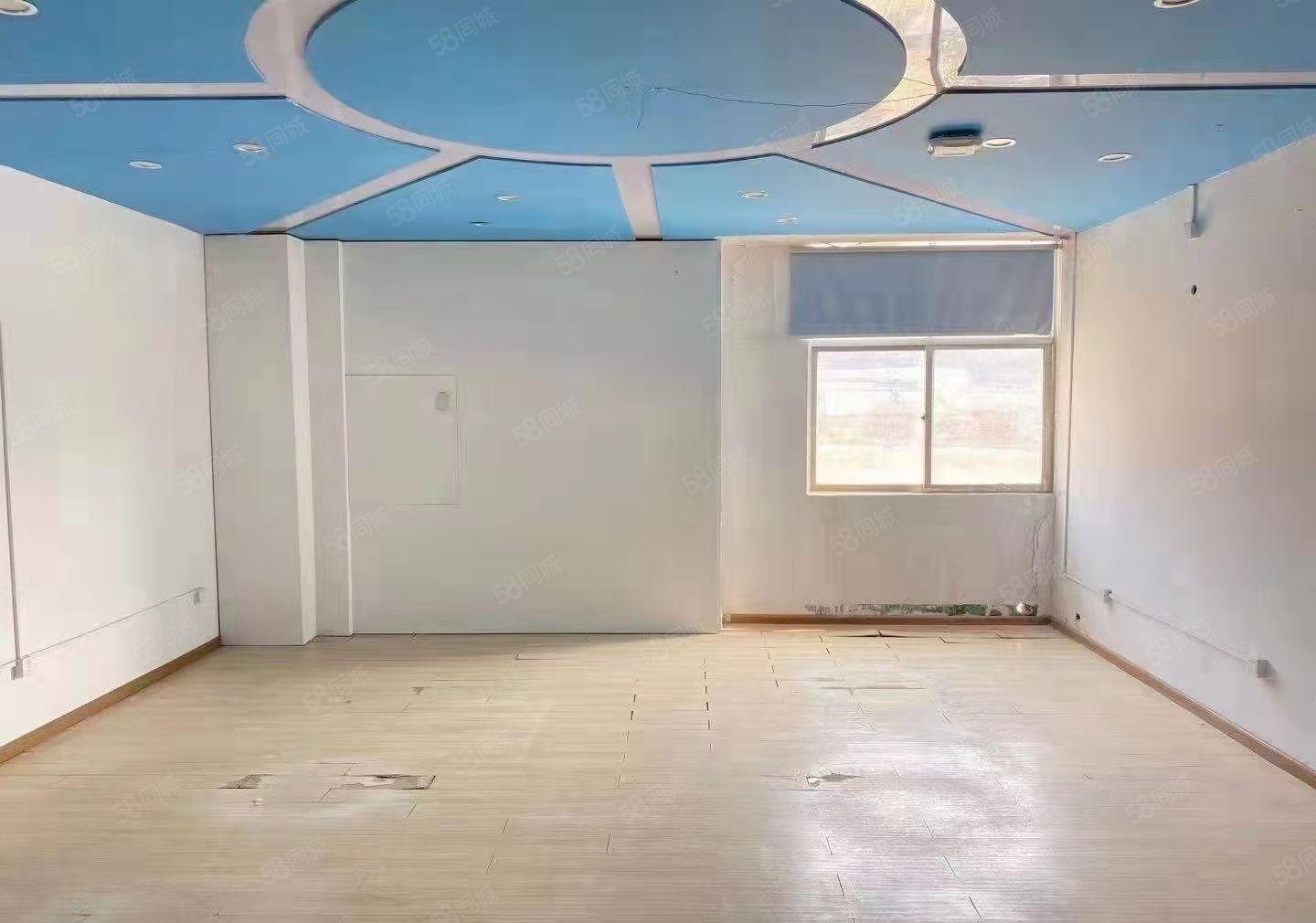 厚街三屯新出一楼800方电大有隔好办公室主线到位厂房仓库出租