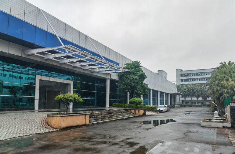 厚街镇带卸货平台厂房出租，4500平方，形象好，空地大，