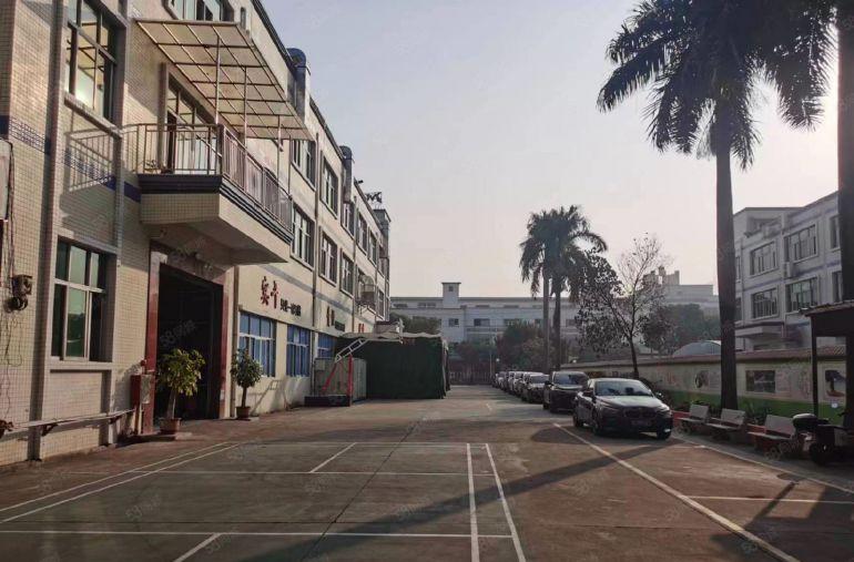 厚街原房东独门独院标准厂房出租，8200平米，现成装修