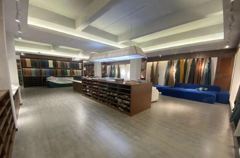 东莞厚街镇豪华展厅，办公室出租，带家私家电，水电齐全有货梯，
