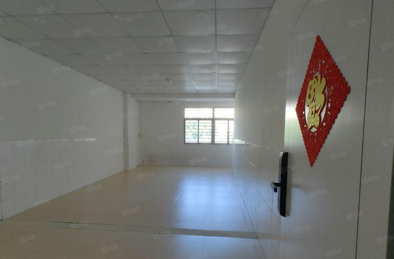 原房东 独栋厂房800方出租 层高4.5米 现成办公室