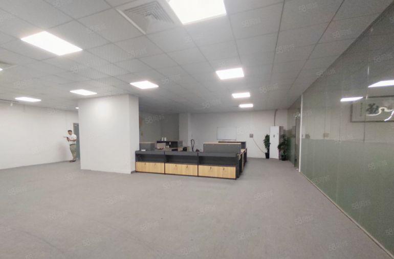 厚街大工业区原房东红本厂房楼上600平出租水电齐全带装修可分