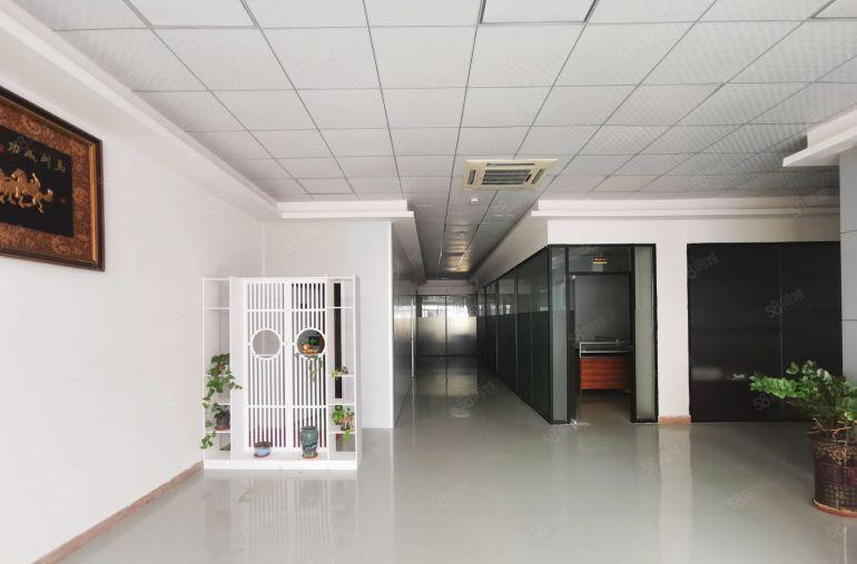 东莞厚街镇园区楼上整层出租，园区形象好，配套成熟，水电齐全。