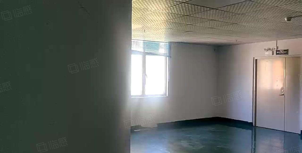 厚街溪头新出厂房900平，带办公室，全新装修，价格便宜