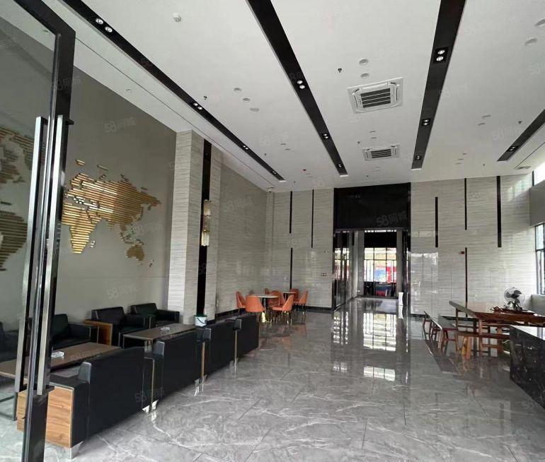 东莞厚街镇楼上现成装修厂房，免费送1500平露台，园区形象好