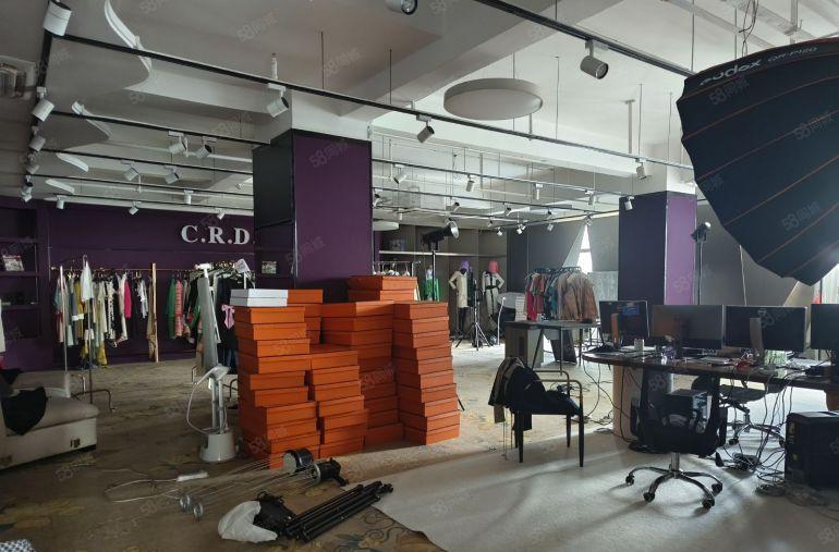 现成办公室，直播间，水电齐全，100万豪华装修