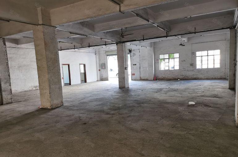 尾盘处理低价一楼750平方厂房出租仓库门口空地大交通便好招工