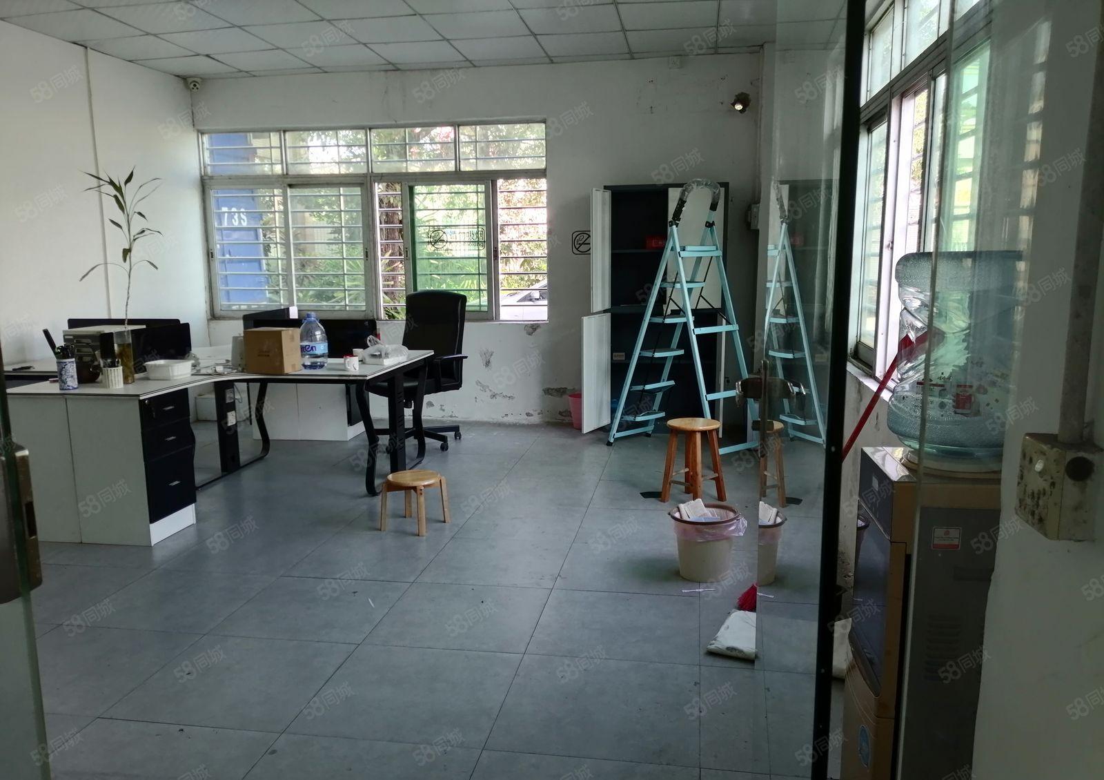 原房东单一层钢结构1300平方，水电齐全到车间，工业用地。