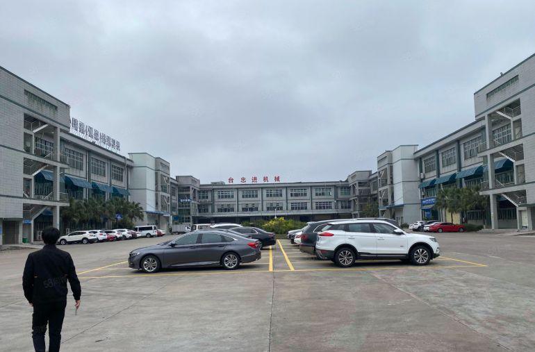 高新园区出租一楼2500平方，超大空地