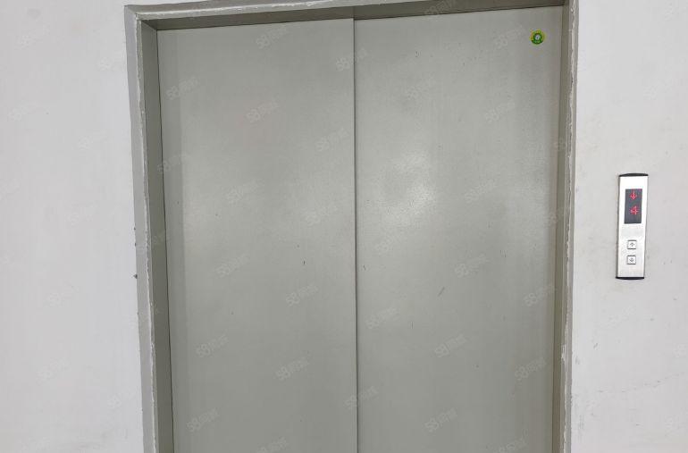 厚街镇莞太路边一楼厂房一楼仓库3000平方起分租地坪漆办公室