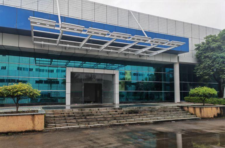 厚街镇带卸货平台厂房出租，4500平方，形象好，空地大，