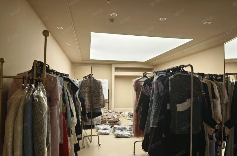 现成办公室，直播间，水电齐全，100万豪华装修