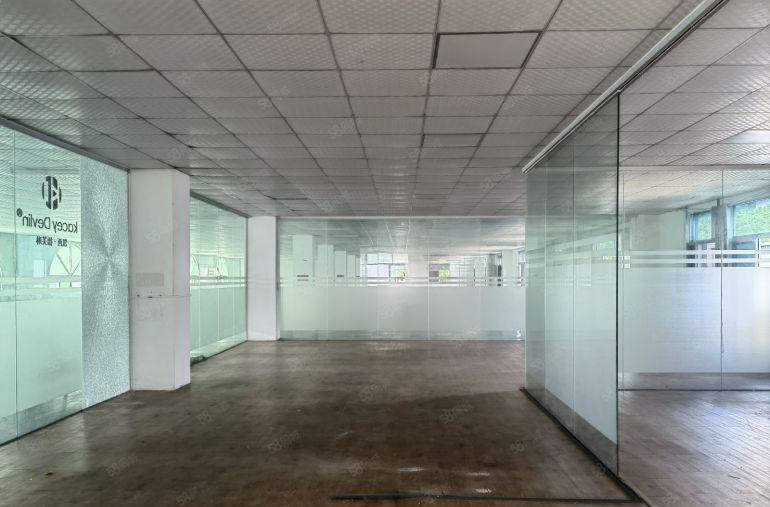 厚街大润发附近工业园厂房3楼1300平方整层带精装办公水电