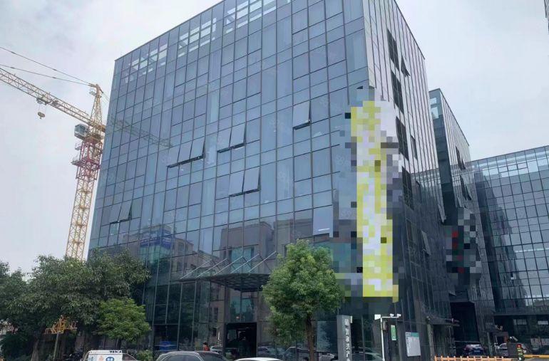 厂房二楼650平 现成隔好办公室 带装修水电