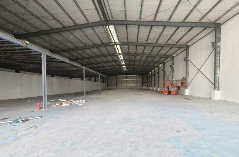 原房东单一层高度8米，带隔热层