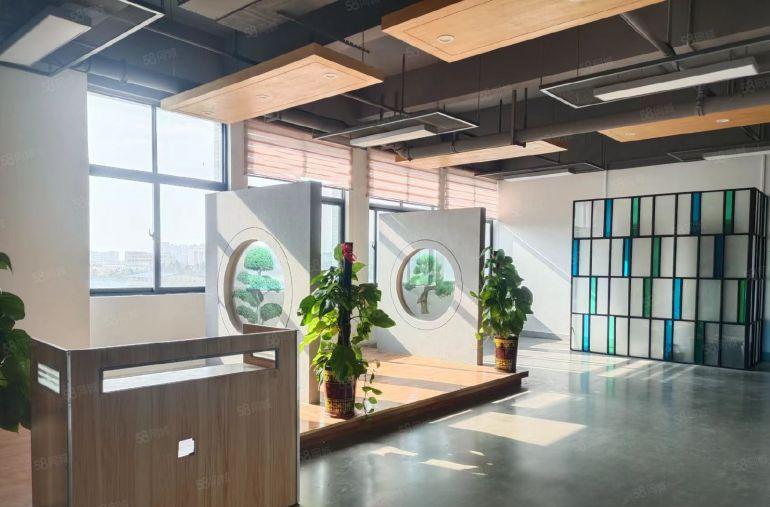 厚街楼上整层2350平方可分租厂房出租豪华现成装修无转让费