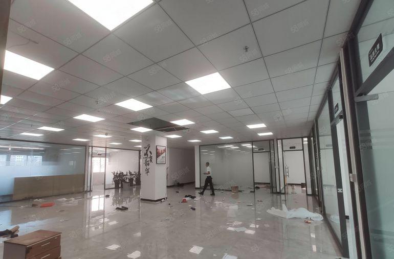 厚街体育公园三楼2000平方现成装修厂房出租