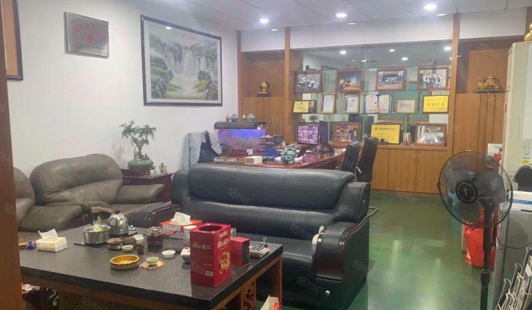 原房东独院厂房出租，带现成6台5顿行车