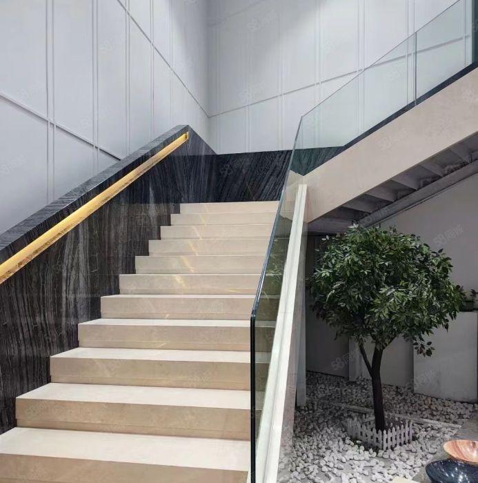 厚街 环岗钢结构滴水10米中间无柱子带5吨行车办公室豪华装修