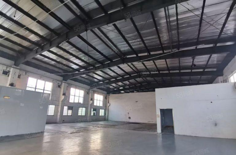 塘厦科苑城单一层带牛角厂房700平出租，高8米带装修空地大