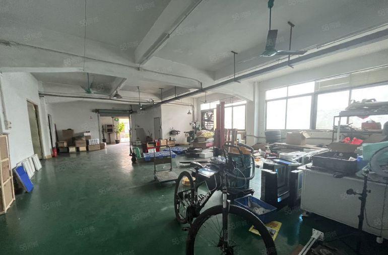塘厦莲湖标准3楼800平方，实际面积出租，现成水电到车间！