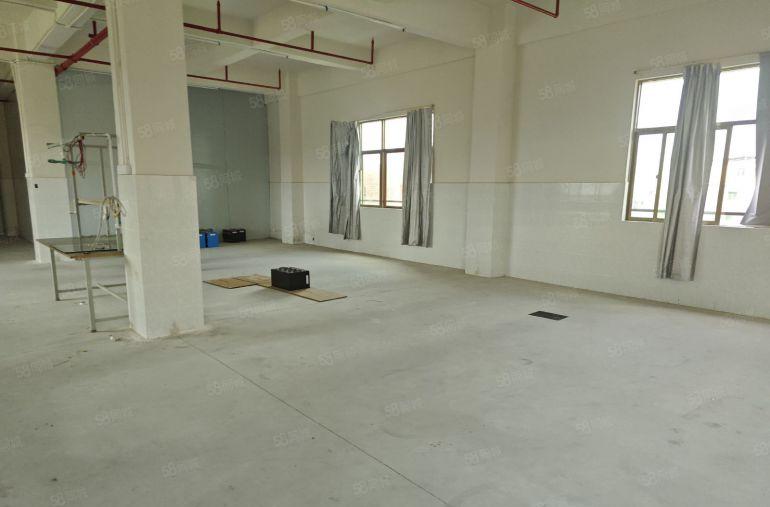 凤凰岗公园旁500平一层，带办公室现成水电洗手间带货梯吊机口