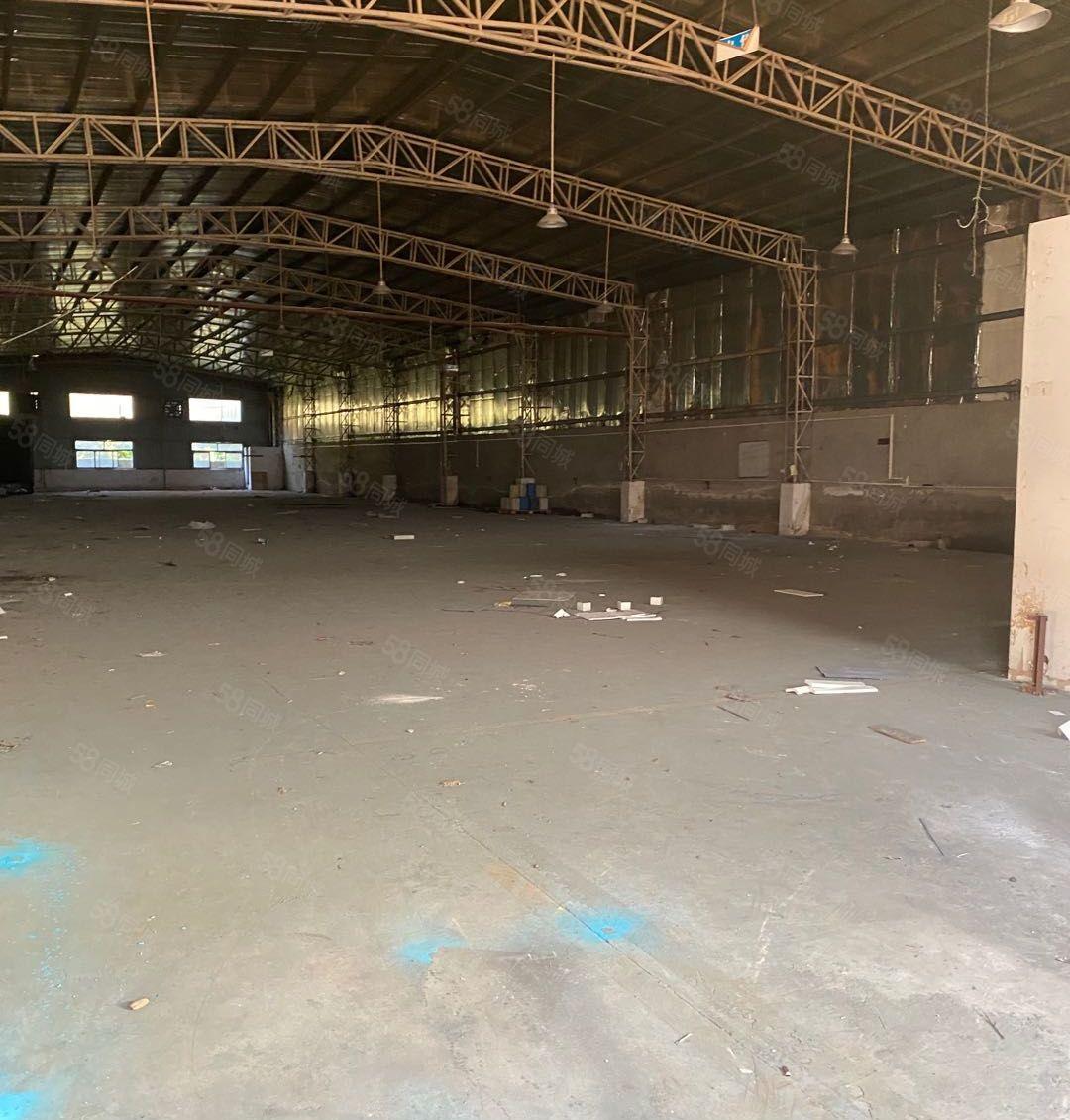 塘厦莆心湖新空出1楼2500平厂房出租，好进大车入住即可生产