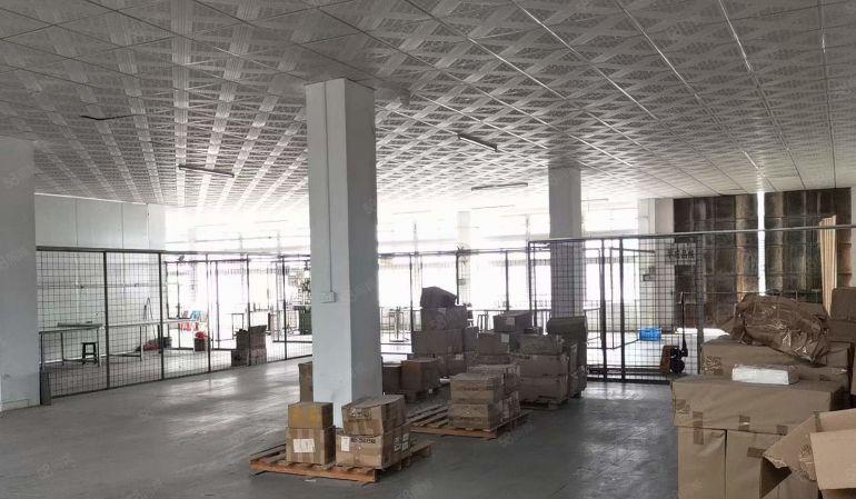 9.9元！9.9元！莲湖工业区二楼700平全程吊顶现成主线