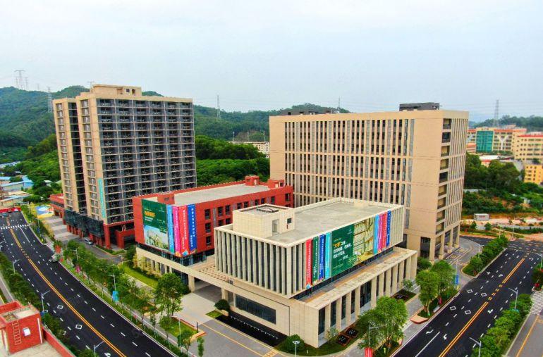 塘厦花园式全新红本厂房35万平方，实际面积出租，享政府补贴。