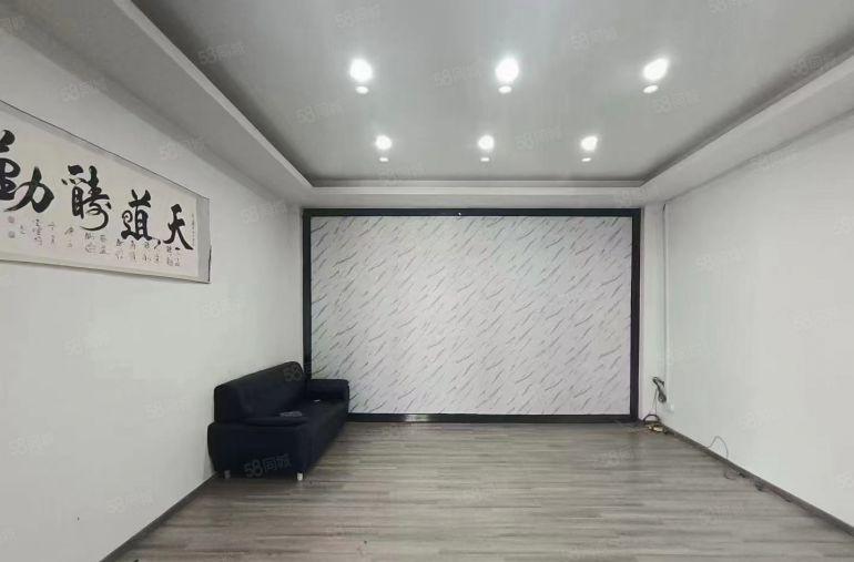 塘厦诸佛岭楼上600平无尘车间，精装修，水电齐全，无需转让费