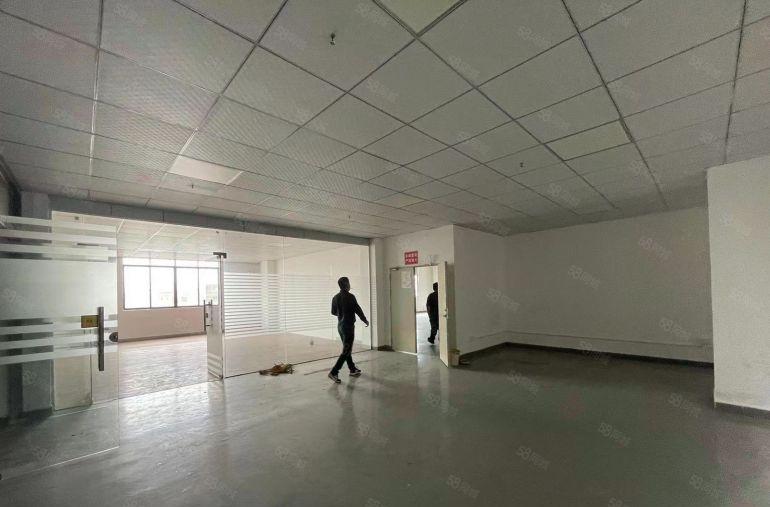 塘厦清湖头独栋厂房仓库580平现成装修地坪漆，2吨货梯无杂费