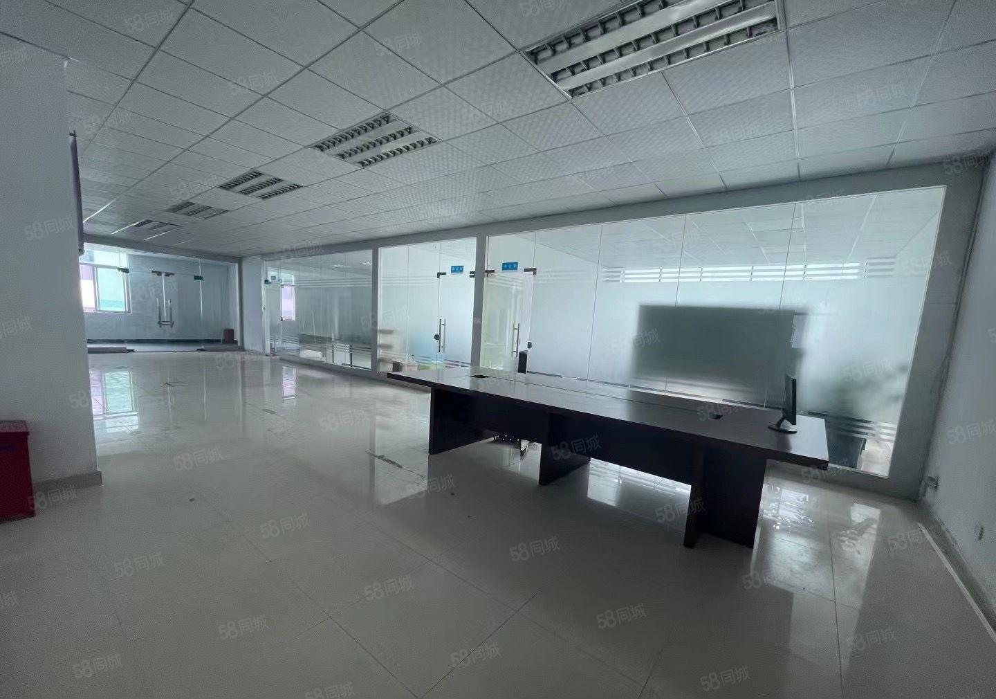 塘厦科苑城三楼厂房1300平方，实际面积出租，现成办公室装修