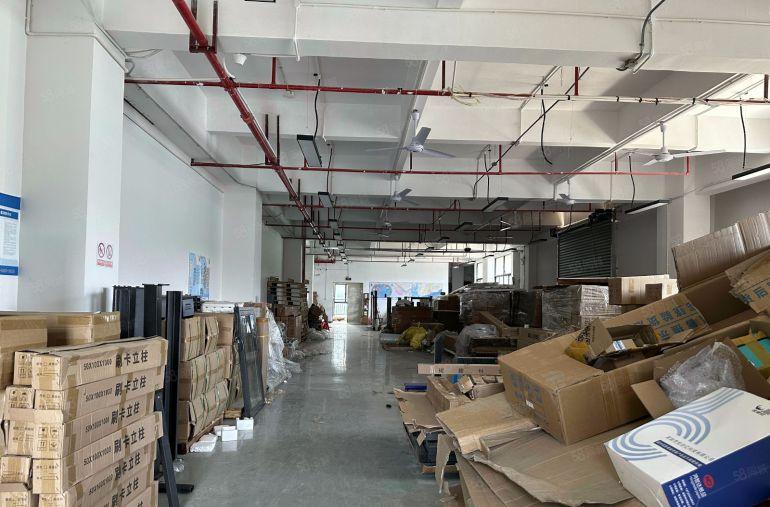 便宜甩租塘厦科苑城楼上一整层1000平带装修实际面积厂房出租