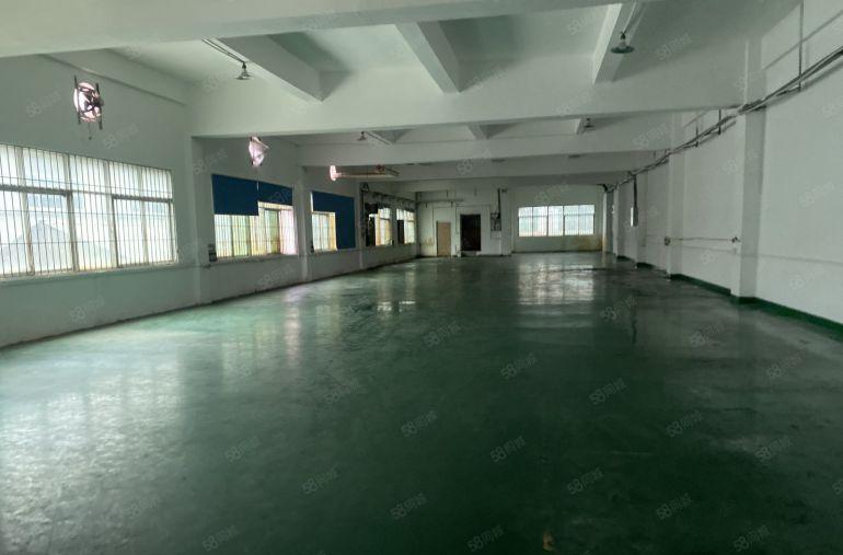 塘厦莲湖新出标准2楼750平方，现成办公室精装修，水电齐全！