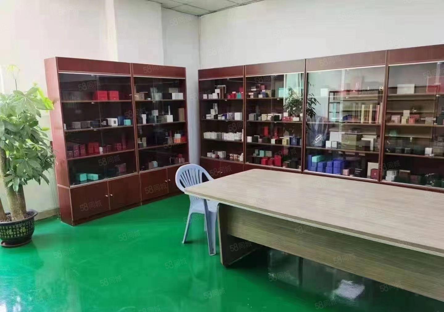 塘厦科苑城新出二楼1200平方，现成装修，水电齐全园区厂房