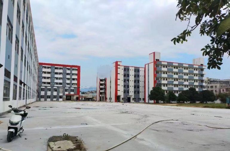 塘厦莲湖新出红本厂房67660平方，现成装修，拎包即驻