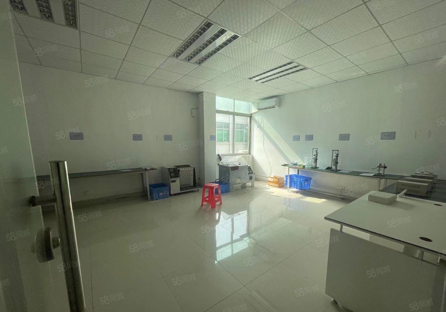 塘厦科苑城三楼厂房1300平方，实际面积出租，现成办公室装修