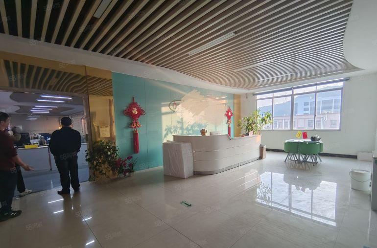 塘厦大坪新出楼上1900平标准厂房出租，带精装修前台办公室