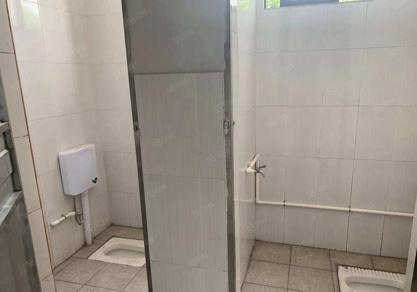 出租塘厦蛟乙塘厂房500平现成装修，院子空地