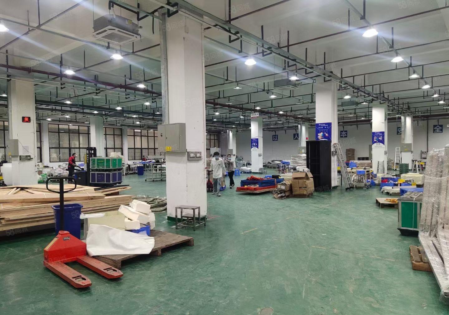 塘厦邻深高速口红本一楼3000平仓库厂房低价出租，有现成行车