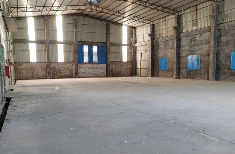 15米高单一层厂房出租，中间无柱子1100平方实际面积