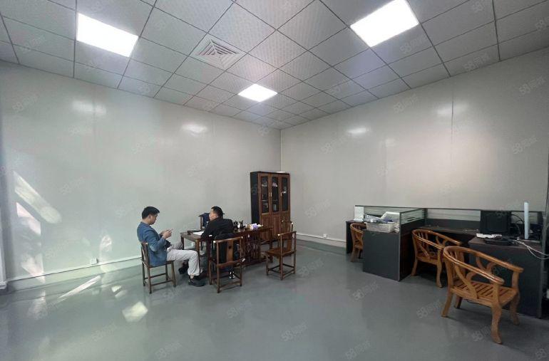 独门砖墙到顶厂房出租，2部行吊，格局方正实用，重工业