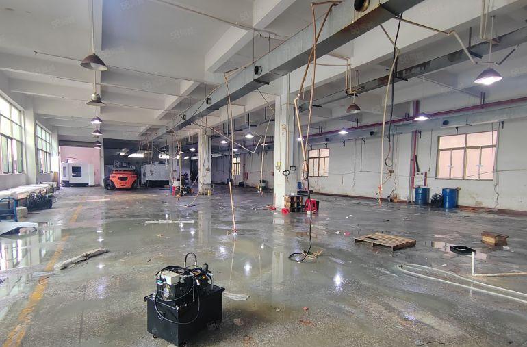 标准厂房独门独院，位置好招工，厂房形象好，楼上有现成无尘车间