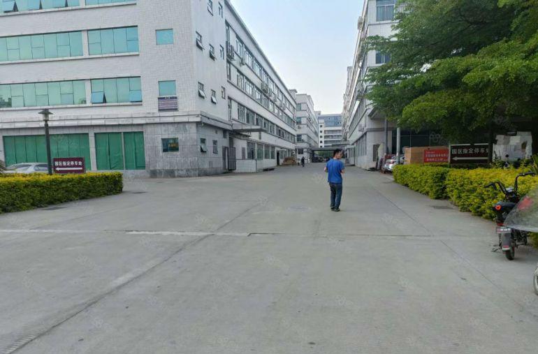 塘厦镇科苑城新出9成新标准厂房一楼整层1800平方带装修出租