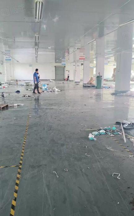 新空出一手房东靠深圳楼上1200平方带豪装